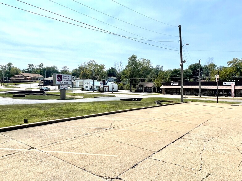 More Photos Of 924 N Main St, Mountain Grove Restaurant For Sale