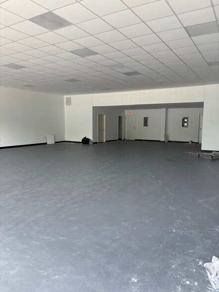 More Photos Of 82371 Highway 25, Folsom Service Station For Lease