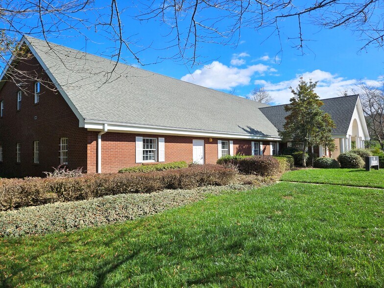 More Photos Of 800 Beverly Hanks Ctr, Hendersonville Medical For Sale