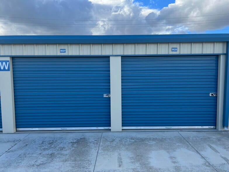 More Photos Of 4840 Allen Rd, Bakersfield Self Storage For Sale