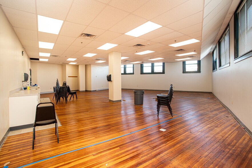 More Photos Of 139 S Main St, Fall River Office For Sale