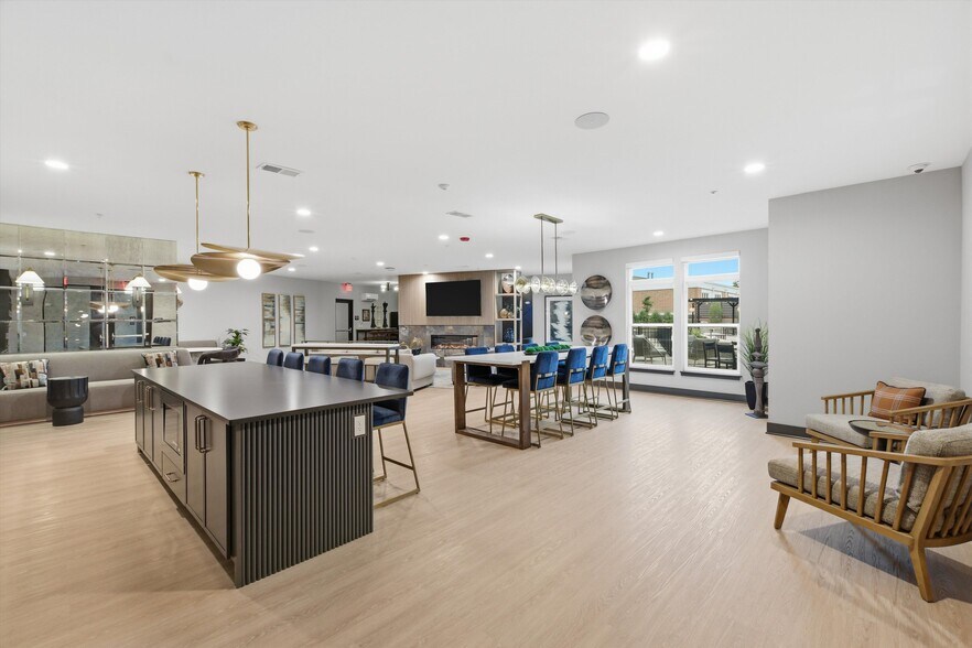 More Photos Of 1850 Glenview Rd, Glenview Apartments For Lease
