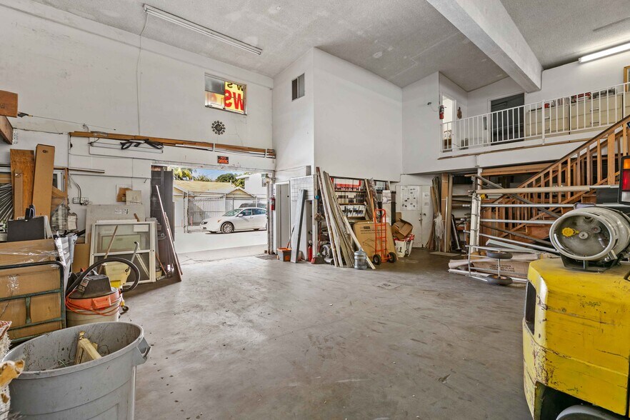 More Photos Of 979 S La Brea Ave, Inglewood Freestanding For Sale