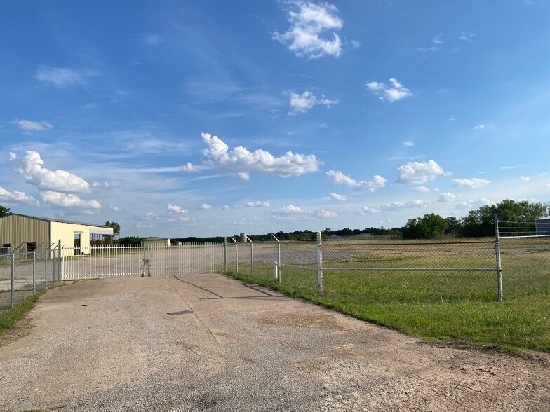 More Photos Of 8051 Seymour Hwy, Wichita Falls Warehouse For Lease
