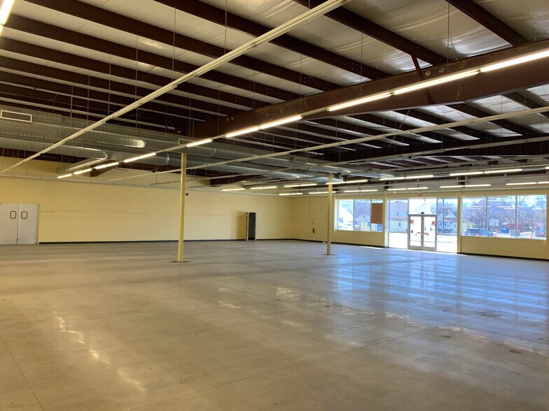 More Photos Of 400 W 2nd St, Clarendon Freestanding For Sale