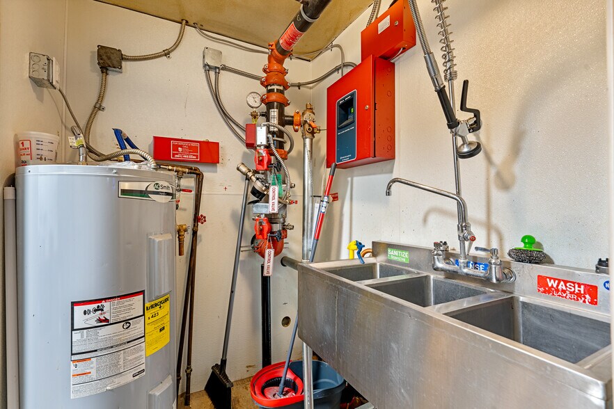 More Photos Of 816 Albert Pike Rd, Hot Springs Bar For Sale