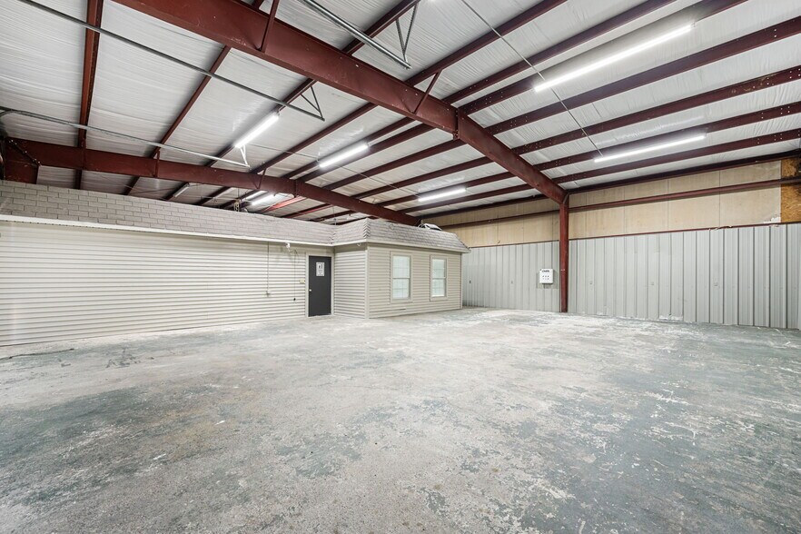 More Photos Of 2017 Lee Dr, Baytown Industrial For Lease