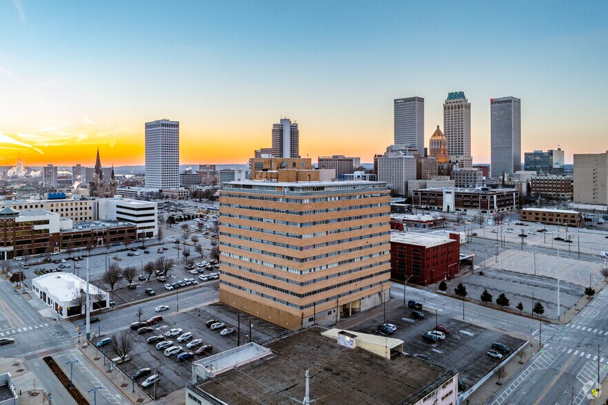 More Photos Of 907 S Detroit Ave, Tulsa Office For Sale