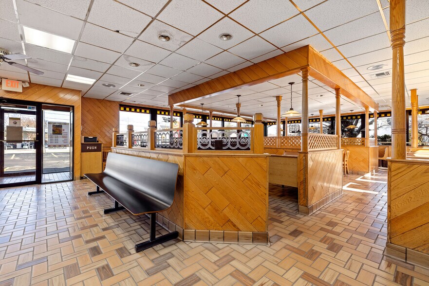 More Photos Of 733 Bedford St, Whitman Restaurant For Sale