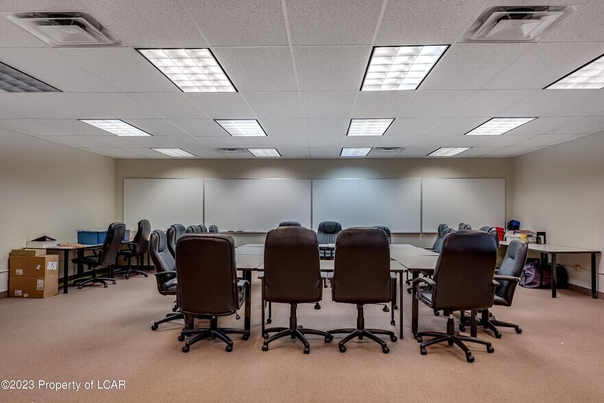 More Photos Of 104 Woodward Hill Rd, Edwardsville Office For Sale