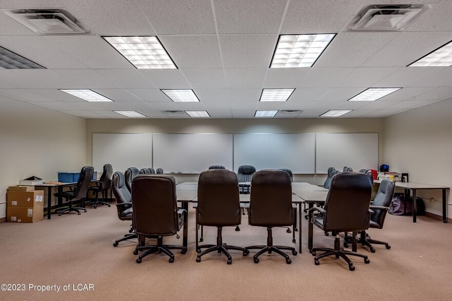 More Photos Of 104 Woodward Hill Rd, Edwardsville Office For Sale