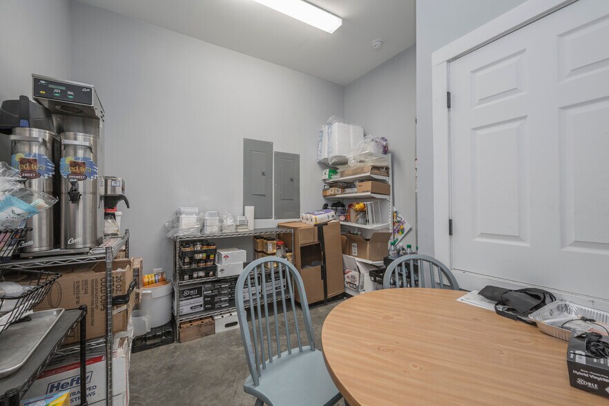 More Photos Of 147 US-80 Hwy, Calhoun General Retail For Sale