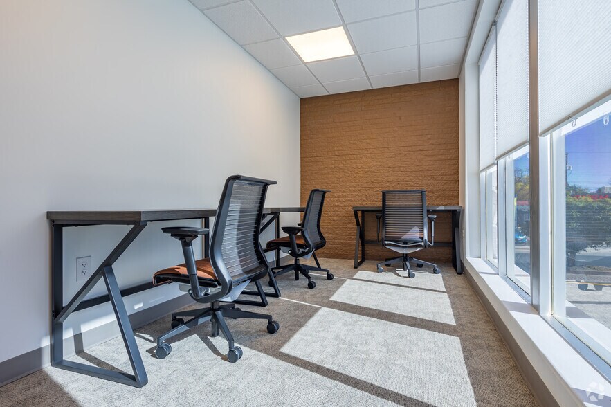 More Photos Of 4045 S Broadway, Englewood Coworking Space