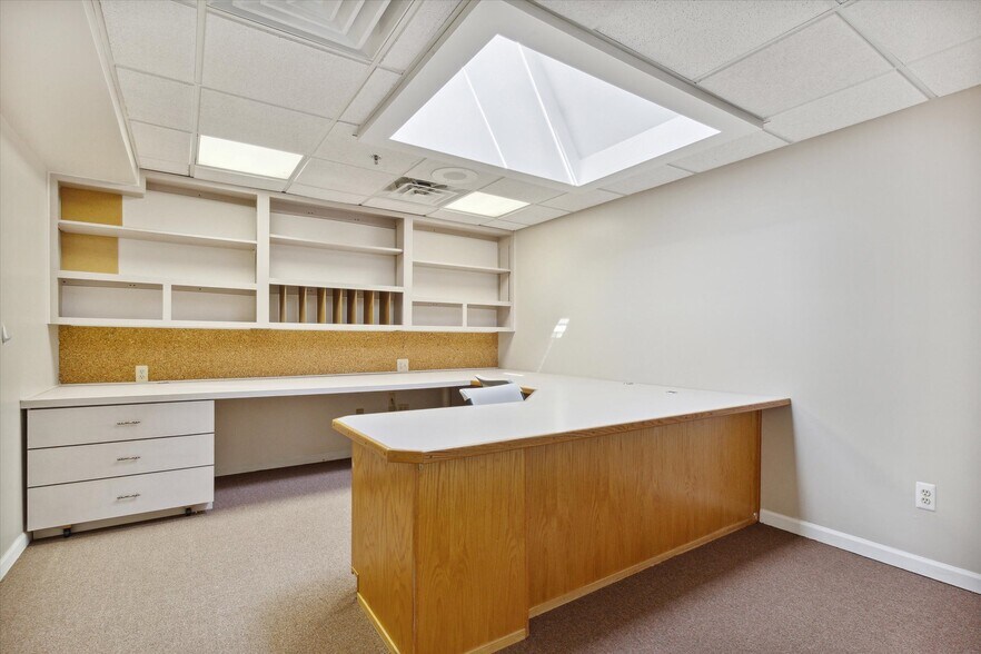 More Photos Of 4800 Joslyn Rd, Lake Orion Light Manufacturing For Sale