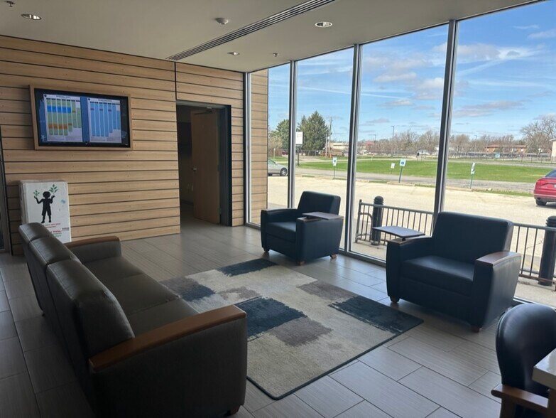 More Photos Of 904 Four Seasons Rd, Bloomington Specialty For Sale