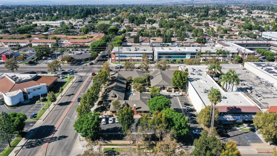 More Photos Of 1810 E 17th St, Santa Ana Medical For Lease