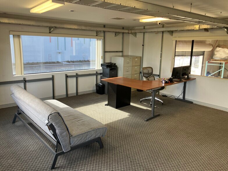 More Photos Of 1533 Wilson Ave, National City Manufacturing For Lease