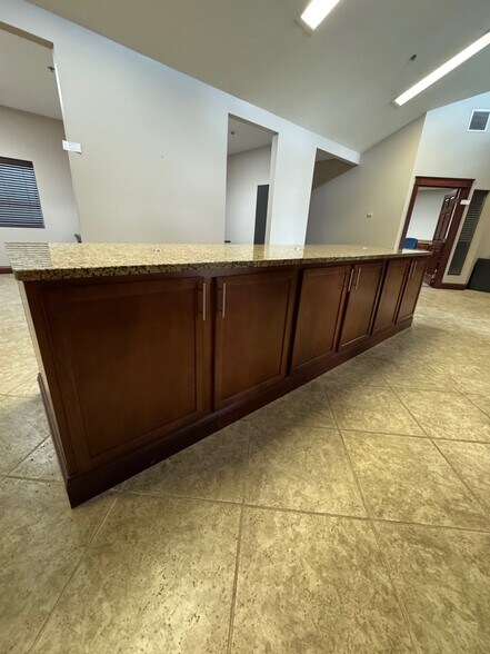 More Photos Of 1000 Hedstrom Dr, Ashland Warehouse For Lease