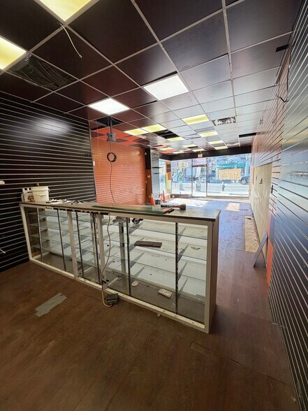 More Photos Of 33-19 30th Ave, Long Island City General Retail For Sale