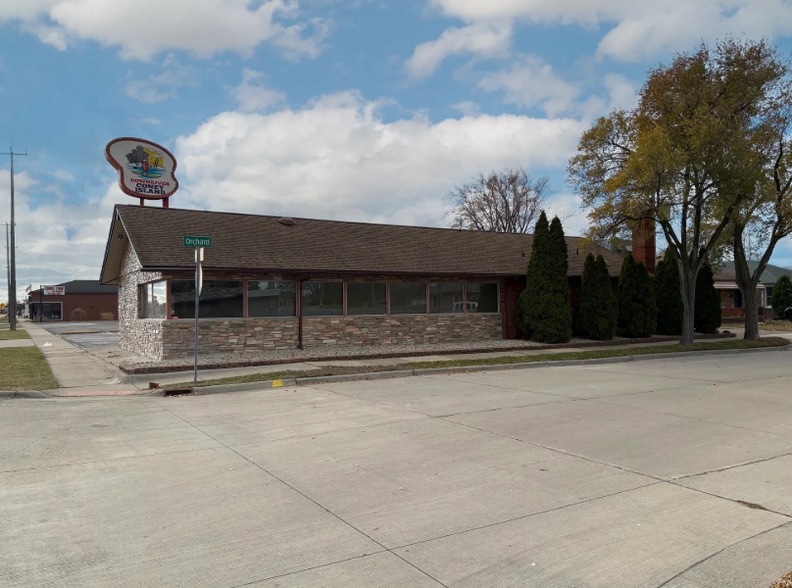 More Photos Of 15612 Fort St, Southgate Restaurant For Sale