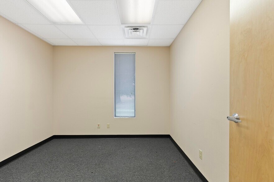 More Photos Of 327 E Airport Dr, Carthage Medical For Sale