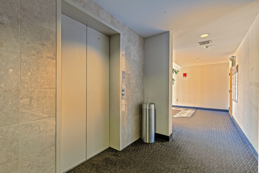More Photos Of 400 Bayonet St, New London Medical For Lease