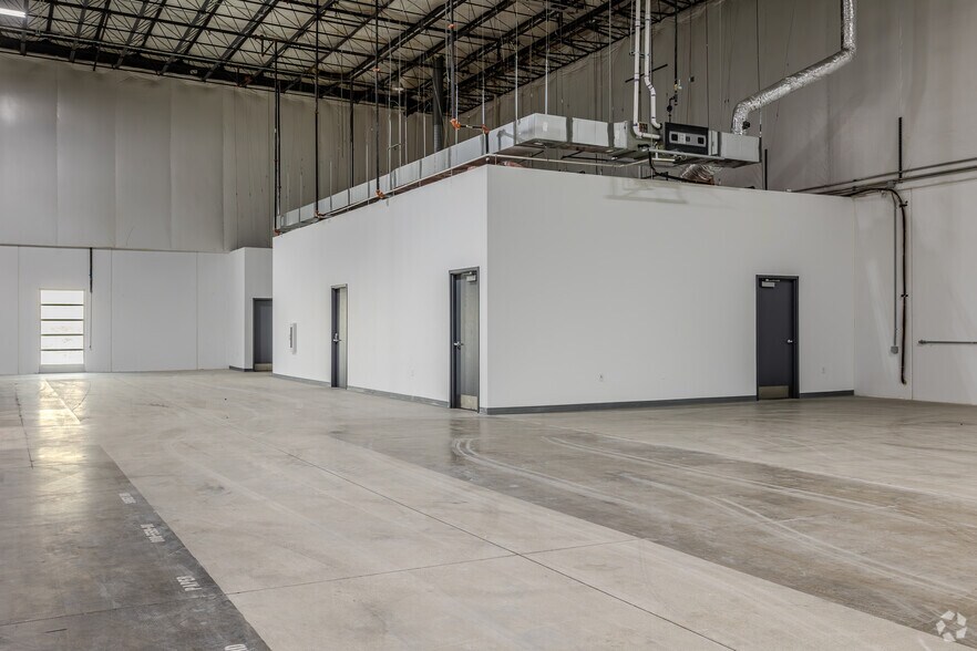 More Photos Of 3400 Southpark Pl, Grove City Warehouse For Lease