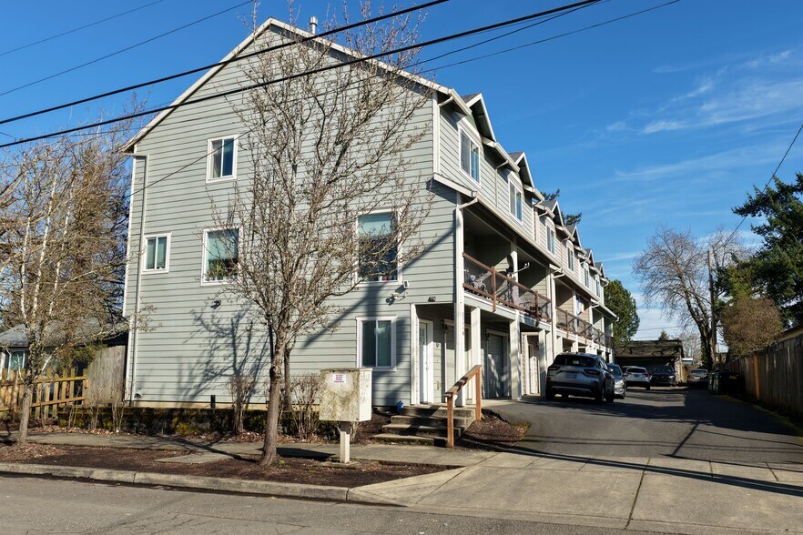 More Photos Of 2602 SE 141st Ave, Portland Apartments For Sale