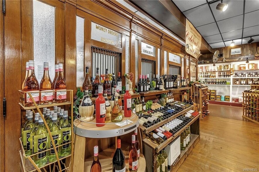 More Photos Of 113 Lockport St, Youngstown General Retail For Sale