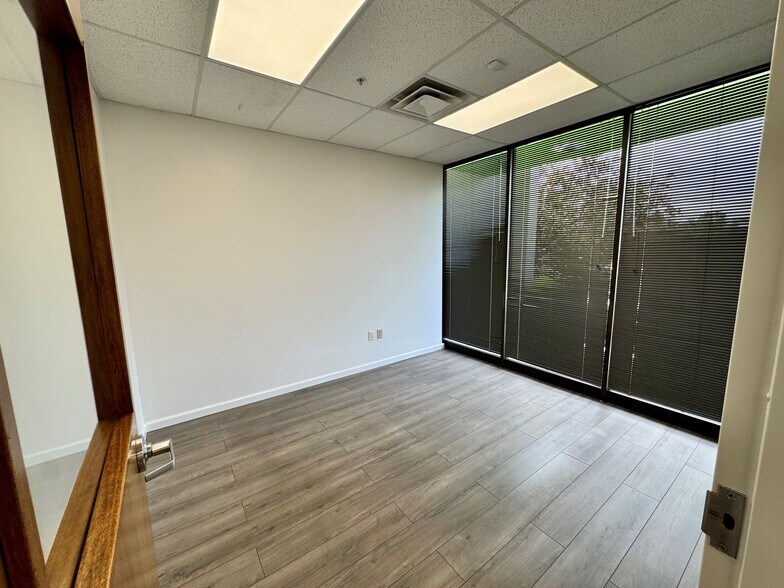 More Photos Of 3820-3834 Zane Trace Dr, Columbus Warehouse For Lease