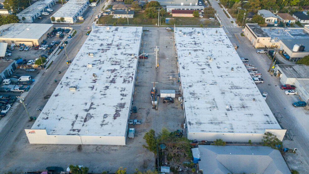 More Photos Of 511-545 NE 32nd St, Oakland Park Warehouse For Lease