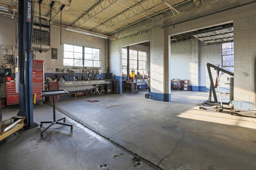 More Photos Of 249 S Wilson St, Vinita Auto Repair For Sale