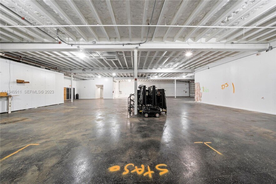 More Photos Of 2585 NW 21st Ter, Miami Warehouse For Lease