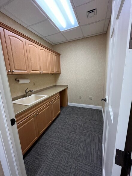 More Photos Of 11450 SE Dixie Hwy, Hobe Sound Office For Lease