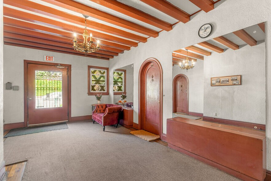 More Photos Of 5424 Franklin Ave, Los Angeles Apartments For Sale