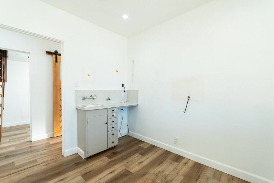 More Photos Of 2028 Lake Ave, Altadena Office For Sale