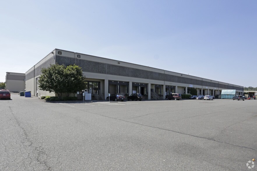More Photos Of 4620 95th St SW, Lakewood Warehouse For Lease