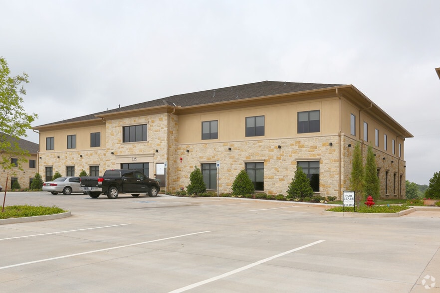 More Photos Of 225 Lilac Dr, Edmond Office For Lease