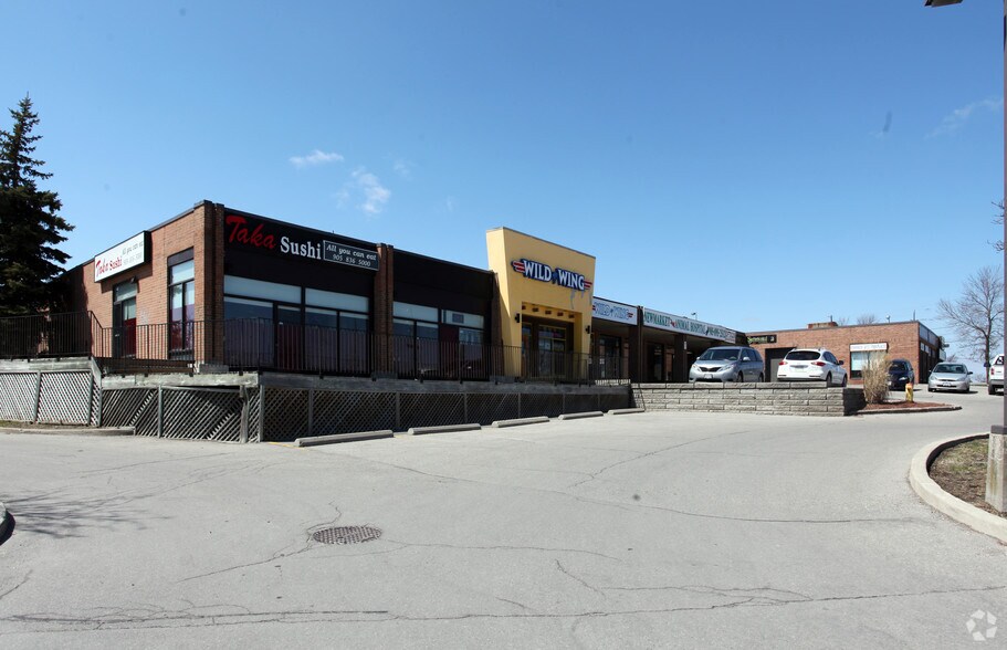 Primary Photo Of 340 Eagle St W, Newmarket Storefront For Sale