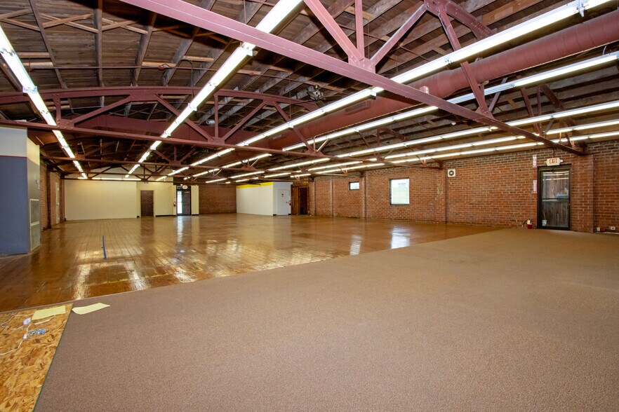 More Photos Of 160 S Columbus St, Wooster Warehouse For Lease