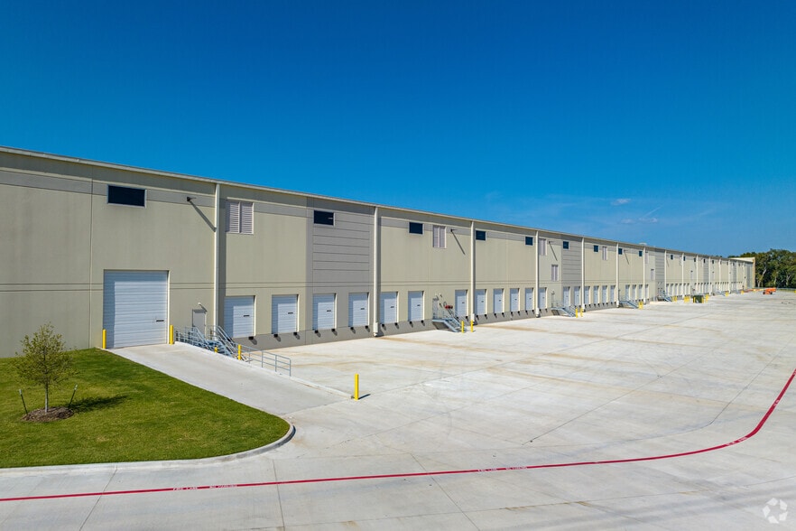 More Photos Of 13991 US HWY 80, Forney Unknown For Lease