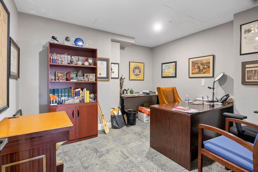 More Photos Of 76 N Pearl St, Albany Apartments For Lease