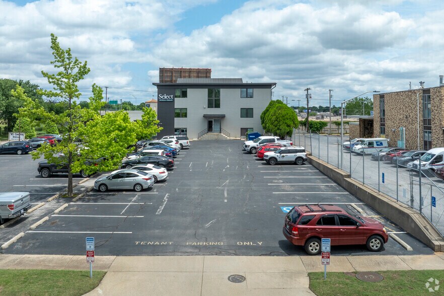 More Photos Of 2300 E 14th St, Tulsa Office For Lease