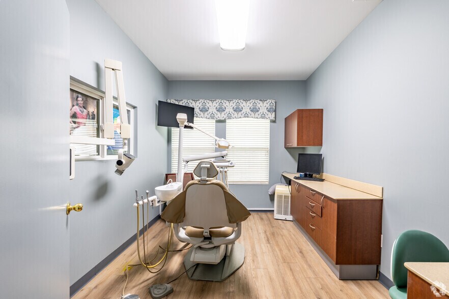 More Photos Of 430 Bridge Plaza Dr, Manalapan Township Medical For Sale