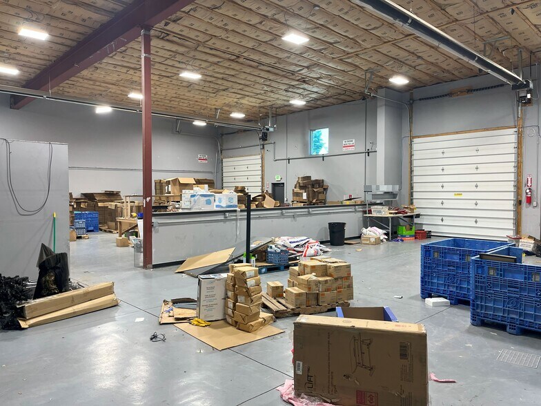 More Photos Of 4759 Town Center Dr, Colorado Springs Warehouse For Lease