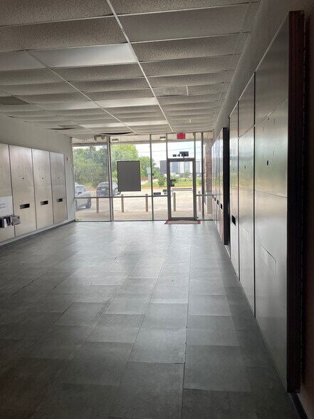 More Photos Of 12805 Cullen Blvd, Houston Unknown For Lease