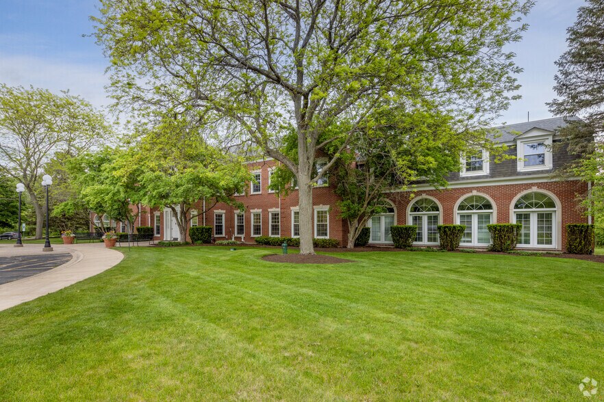 More Photos Of 3880 Salem Lake Dr, Long Grove Office For Sale