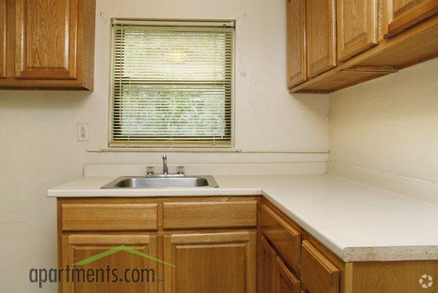 More Photos Of 35 Woodland Dr, Hartford Apartments For Sale