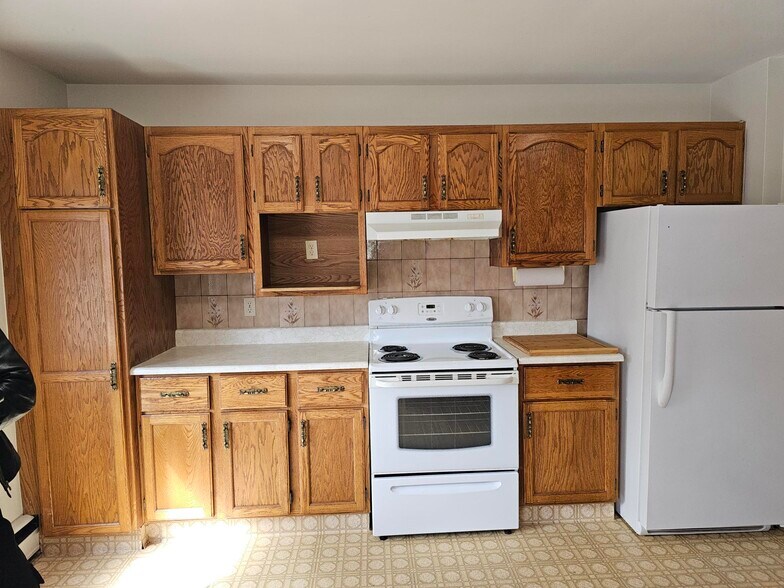 More Photos Of 2312 22nd St NW, Calgary Apartments For Sale