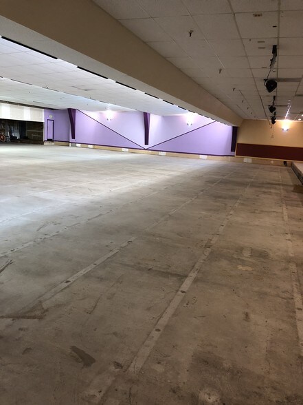 More Photos Of 125 E J St, Deer Park Warehouse For Lease